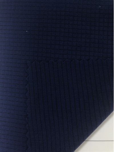 SX-LG LG-TH1001 玉米小方格 成份：100%滌 克重100g 規格：160cm  超薄運動布  側面照